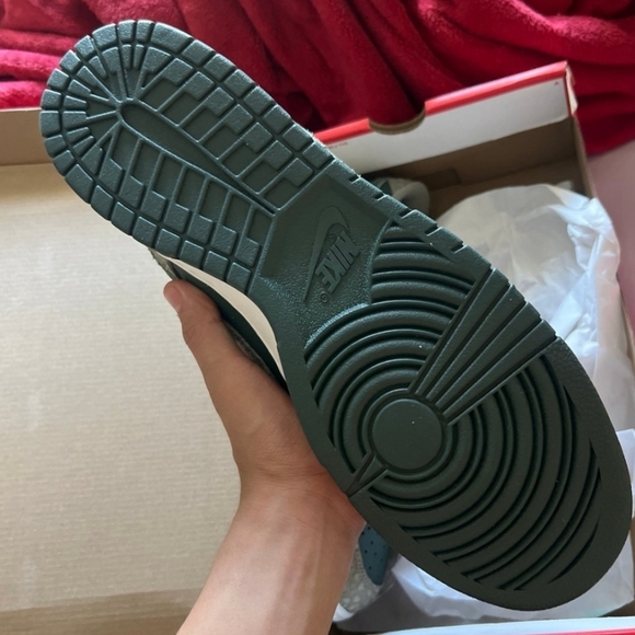 Nike dunk low size 12 - Picture 2 of 3